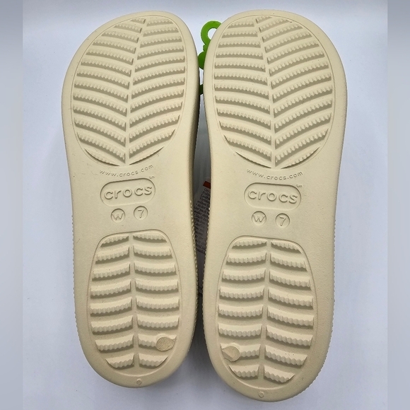 ⭐️40% Off⭐️ Crocs Classic Platform Slide in Bone - Picture 8 of 8